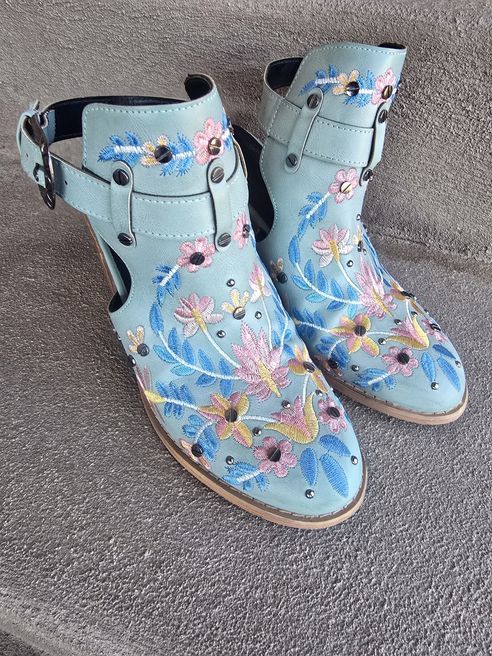 Embroidered Floral Cutout Ankle Boots - Light Blue Size 8
